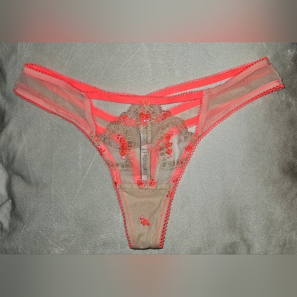 Dream Angel Embroidered Thong Size Large. - Picture 1 of 3